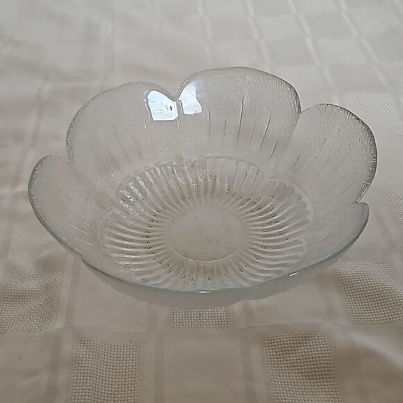 Clear Glass Fruit Bowl 10"-10" - Picture 13 of 16